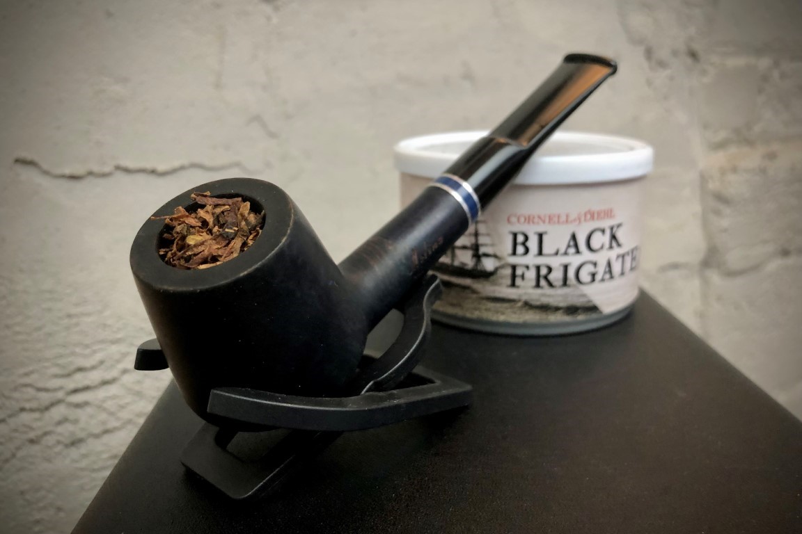 Black Frigate in Molina tobacco pipe
