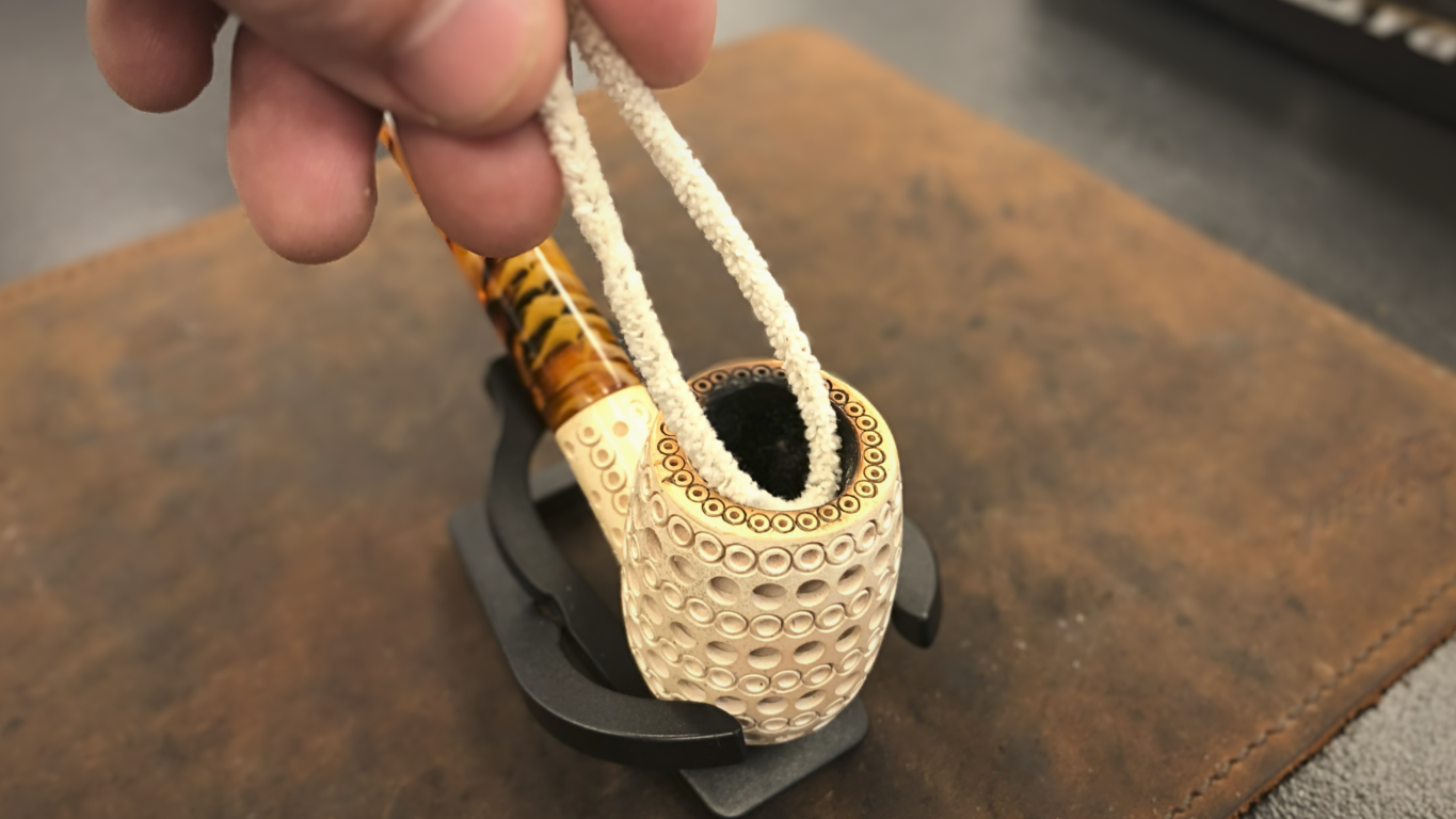 Cleaning meerschaum chamber with a pipe cleaner