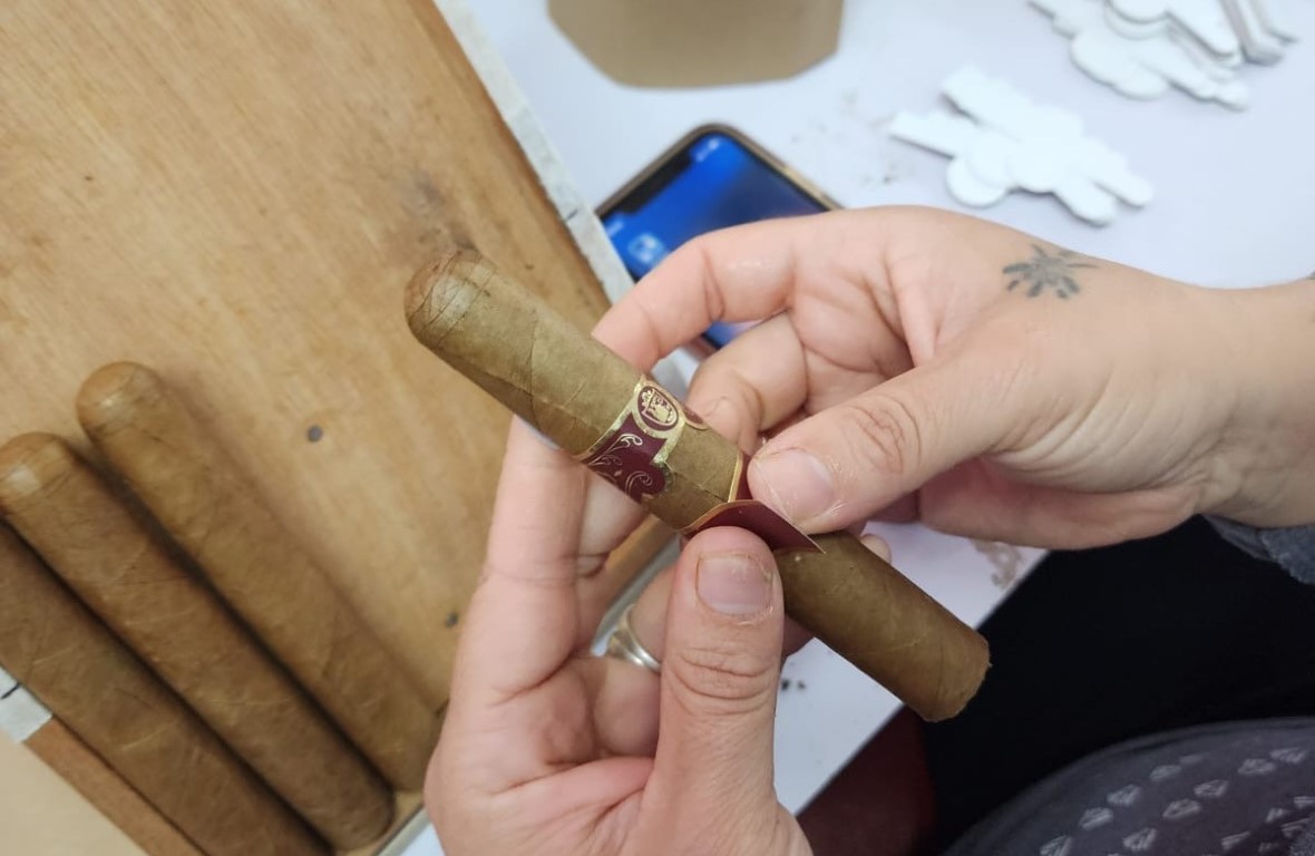 Applying band to Seattle Pipe Club cigar